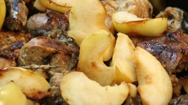 Ricetta del fagiano in tegame con le mele, un sontuoso secondo.