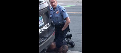 Duas novas aut&oacute;psias confirmam que George Floyd foi morto v&iacute;tima de asfixia. (Arquivo Blasting News)