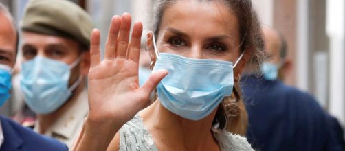 Do&ntilde;a Letizia estrena vestido de Zara rebajado a 25 euros.