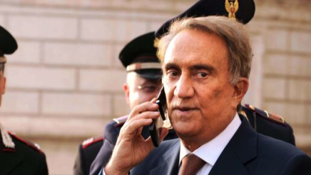 Emilio Fede arrestato a Napoli per evasione dagli arresti domiciliari.