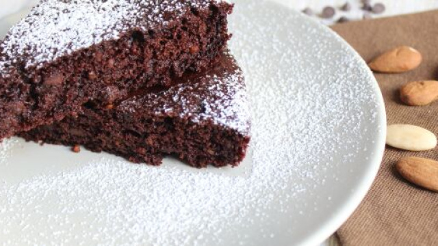 Torta caprese, un dolce ideale per ogni palato.