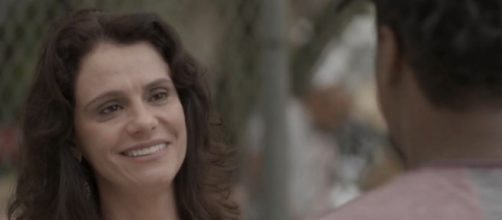 Ros&acirc;ngela conversa com Montanha em sequ&ecirc;ncia de 'Totalmente Demais'. (Reprodu&ccedil;&atilde;o/TV Globo)