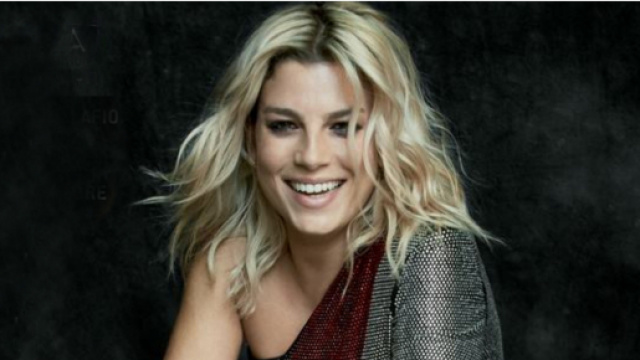 Emma Marrone torna in Salento e si prende cura delle sue piantine.
