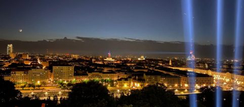 La Mole di Torino celebra la festa di San Giovanni: giochi di luce e film d'epoca