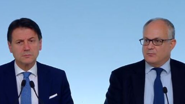 Il presidente del Consiglio Giuseppe Conte ed il Ministro dell'Economia Roberto Gualtieri.