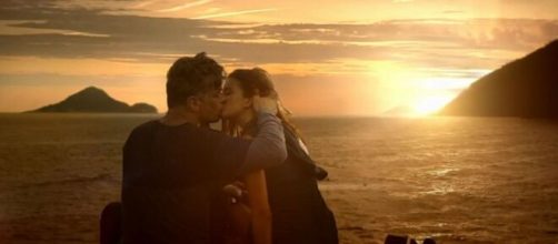 Eliza e Arthur engatam romance, mas a ruiva confessa que est&aacute; confusa. (Reprodu&ccedil;&atilde;o/TV Globo)