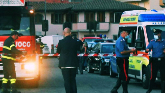 L'uomo per ore ha tenuto in ostaggio un ottantenne e la figlia.