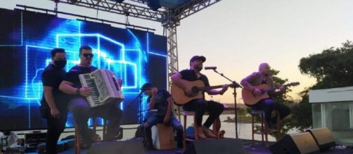 Sertanejo Bruno se apresentou em festa particular em Goi&aacute;s. (Reprodu&ccedil;&atilde;o/TV Anhaguera)