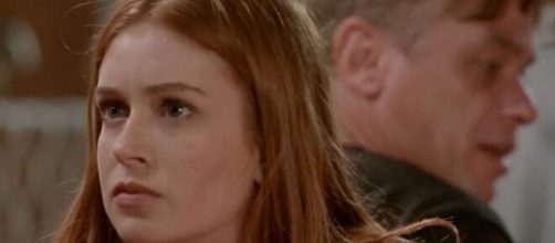 A mocinha de 'Totalmente Demais' ficar&aacute; revoltada por ter sido trancada com o chefe. (Reprodu&ccedil;&atilde;o/TV Globo)