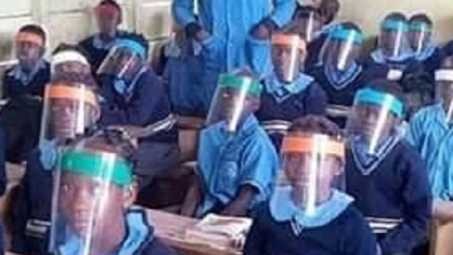 La rentr&eacute;e des Classes au Cameroun (c) Patrice Sim&eacute;on Mvomo