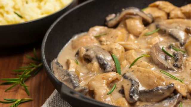 Maiale alla Stroganoff, una variante rispetto alla versione con il manzo.
