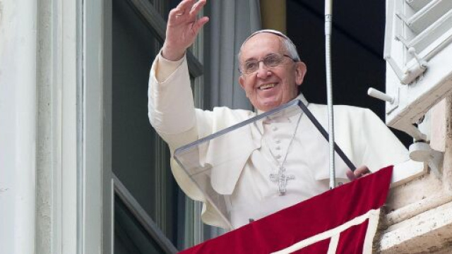 Papa Francesco dona un'ambulanza per i poveri di Roma e interviene sul caso Floyd