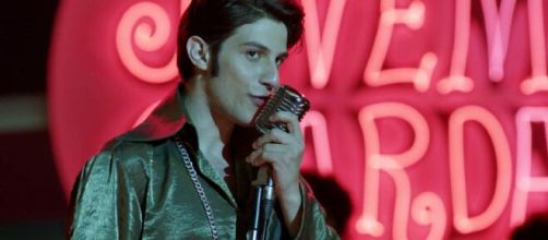 Chay Suede viveu Erasmo Carlos em filme. (Reprodu&ccedil;&atilde;o/YouTube)