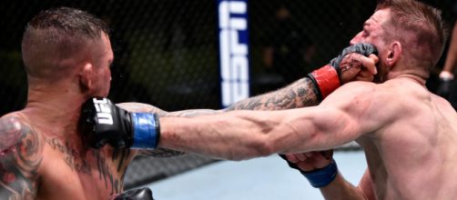 Poirier vino de atr&aacute;s para vencer a Hooker