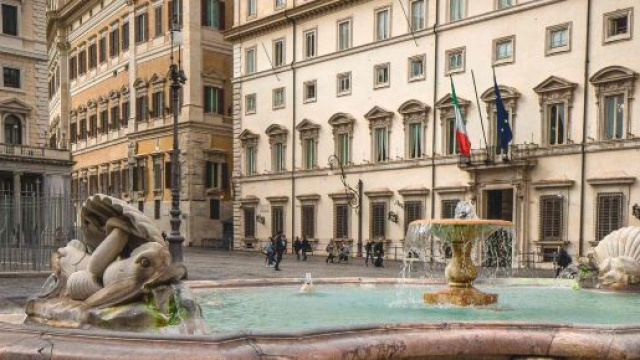 Bando al corso-concorso selettivo per 210 dirigenti in amministrazioni statali.