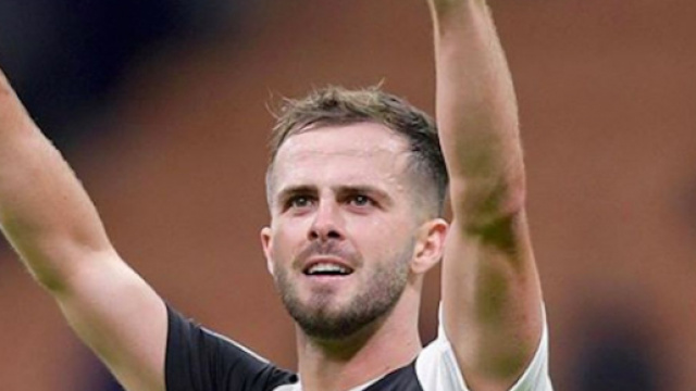 Le Bar&ccedil;a officialise la venue de Pjanic. Credit: Instagram/miralem_pjanic