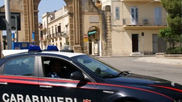 Foggia, delitto a Trinitapoli: 43enne ucciso per strada con tre colpi d'arma da fuoco.