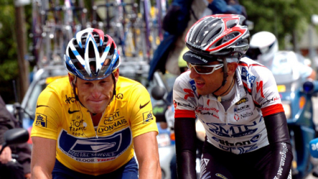 Lance Armstrong e Filippo Simeoni al Tour de France 2004.