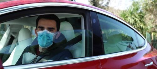 El Gobierno multar&aacute; a los automovilistas que no lleven mascarillas puesta.