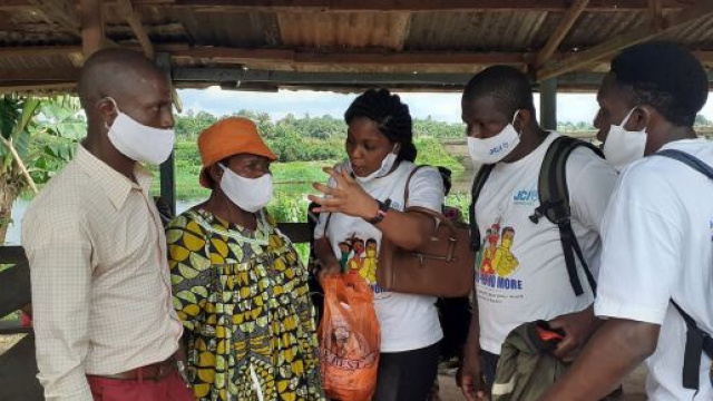 La JCI en pleine sensibilisation contre la Covid-19 dans la ville de Mbalmayo (c) JCI Centre