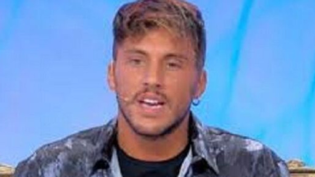 Uomini e donne, Giulio Raselli contro Sirius: 'E' come se corteggiassi una donna delll'et&agrave; di mia nonna'.