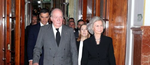 El rey Juan Carlos acompa&ntilde;ado por la reina Sof&iacute;a