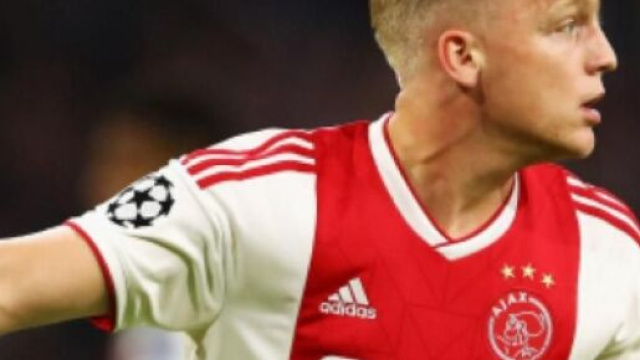 Calciomercato Juventus: nel mirino ci sarebbe il centrocampista van de Beek (Rumors).