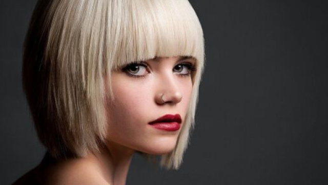 I tagli di capelli e le acconciature per l'estate: il pixie, il carr&eacute; boule e lo chignon spettinato.