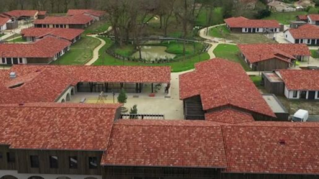 Le Village Alzheimer ouvrira ses portes le 11 juin &agrave; Dax - Capture d'&eacute;cran Vid&eacute;o Youtube