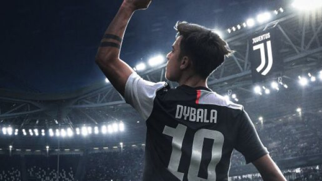 Paulo Dybala esulta davanti ai suoi tifosi.