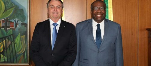 Bolsonaro e Decotelli, perman&ecirc;ncia do economista no MEC ficou invi&aacute;vel. (Arquivo Blasting News)