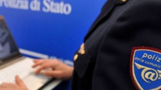 Chat con immagini a luci rosse di minori: denunciati 20 adolescenti.