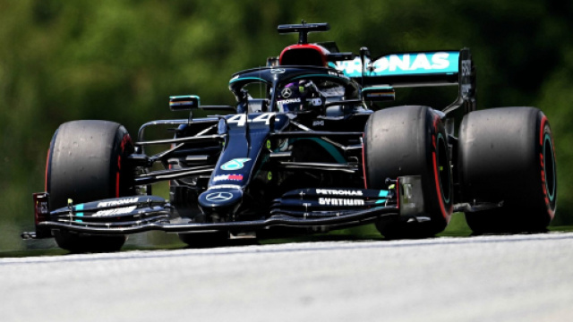 F1, Hamilton mago della pioggia, &egrave; sua la seconda pole stagionale.