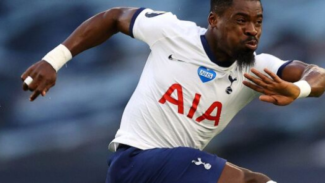Ucciso a Tolosa Christopher, fratello minore di Serge Aurier (qui in foto) difensore del Tottenham.