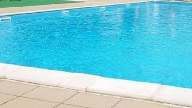 Bimbo di quattro anni perde la vita annegando nella piscina di un agriturismo.