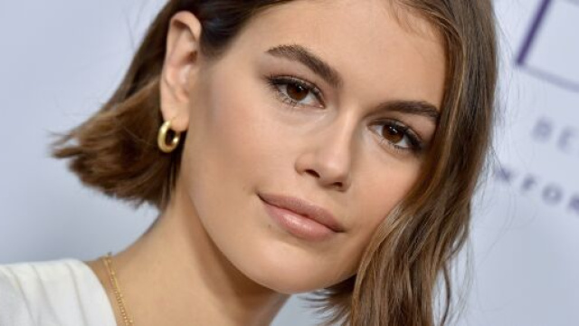 Taglio di capelli per l'estate: il blunt cut e la frangia.