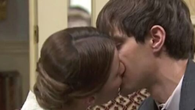 Una vita, trame dal 19 al 25 luglio: Emilio e Cinta si baciano.