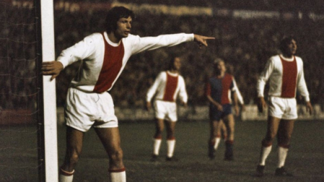 Wim Suurbier con la maglia dell'Ajax negli anni '70.
