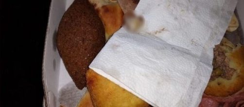 Cliente encontra dedo humano dentro de esfiha em SP. (Reprodu&ccedil;&atilde;o/Redes Sociais)