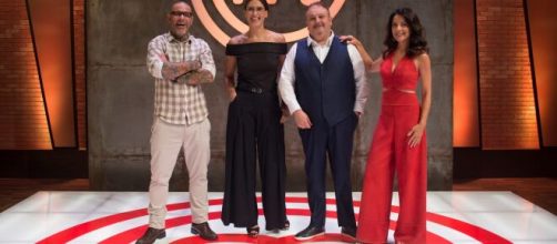 Prestes a estrear temporada, 'MasterChef' esnoba reality culin&aacute;rio da Globo. (Arquivo Blasting News)