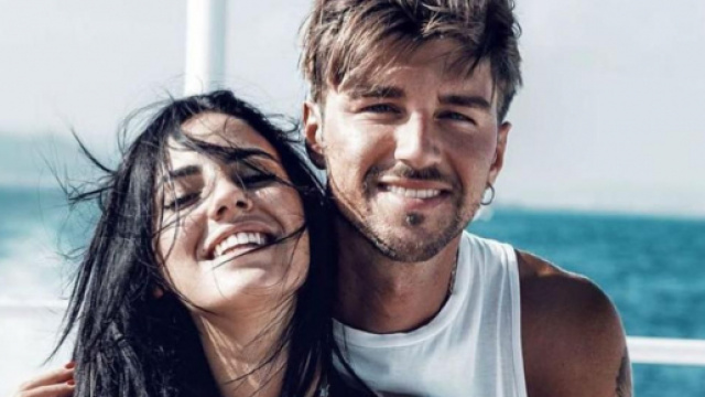 Andrea Damante, prove da pap&agrave; con la nipotina di Giulia De Lellis: 'Mi ci vedo'.