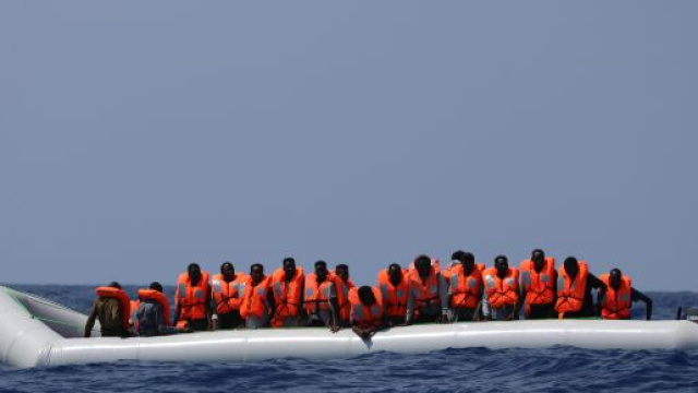 Coronavirus, migranti positivi: sbarchi in Calabria e Sicilia. Tensione altissima.