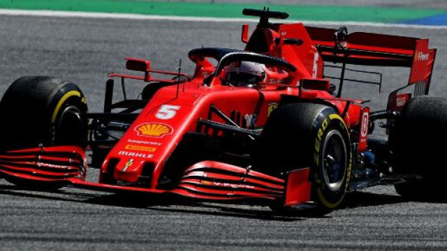 La Ferrari cerca di migliorare la SF1000 per il GP di Ungheria: l&rsquo;ala anteriore confermata.