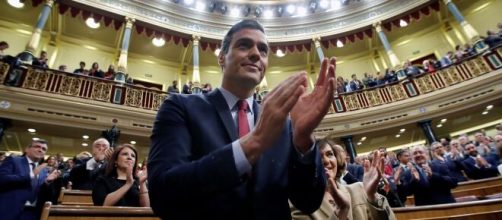 El l&iacute;der del PSOE se muestra en contra de que Juan Carlos siga viviendo en Zarzuela