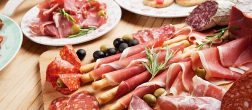 Embutidos est&atilde;o na lista de alimentos cancer&iacute;genos. (Arquivo Blasting News)