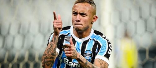 Everton Cebolinha &eacute; candidato a deixar o Gr&ecirc;mio. (Arquivo Blasting News)