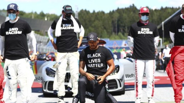 Hamilton e il duro attacco alla Ferrari sulla tematica del razzismo.