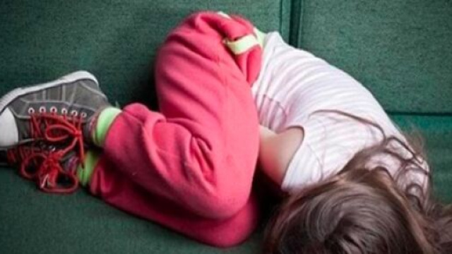 Campania, nonno e zio abusano di una bimba di 5 anni: in carcere.