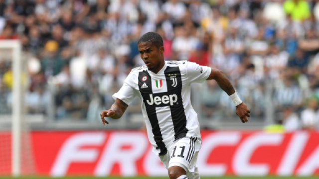 Juventus, Douglas Costa potrebbe andare via.