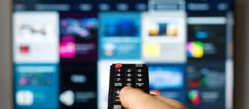 A televis&atilde;o &eacute; vista como uma das maiores paix&otilde;es dos brasileiros. (Arquivo Blasting News)